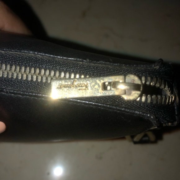 BUNDLE 2 HANDBAGS ESCADA & Salvatore Ferragamo - Picture 13 of 15